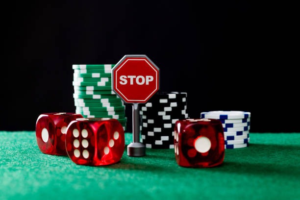 Mobile phone displaying warung4d card game lobby with multiple live tables, player counts, and bet limits